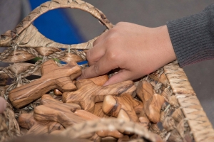 Children are encouraged to think about the meaning of Jesus’ death.